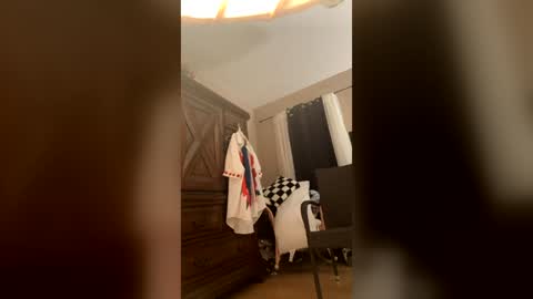 pebbles198921 online show from July 2, 7:46 am
