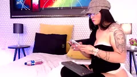 Penelope  Lets get to 100 hands up  online show from June 25, 4:09 am