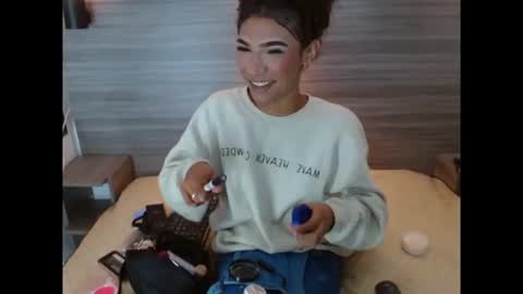 Penelopee Rouse online show from November 24, 8:07 pm