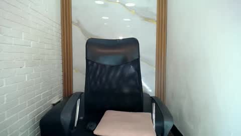 Penelopee Rouse online show from September 27, 10:51 pm