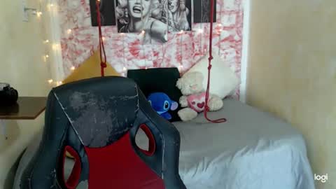 Snapshot of penelopeheart3 chatting on October 22, 10:33 pm penelopeheart3 online show from October 22, 10:33 pm