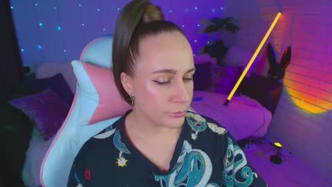 Dia  online show from November 27, 5:26 am