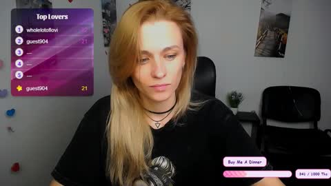 Mia online show from November 25, 10:58 am