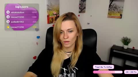 Snapshot of peppymia chatting on October 21, 6:29 am Mia online show from October 21, 6:29 am