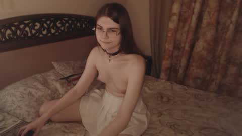 Farida online show from December 16, 8:59 pm