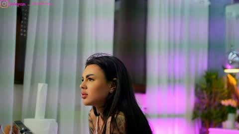 Dee online show from March 11, 1:03 pm