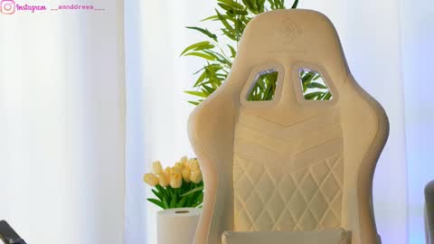 Dee online show from February 24, 9:43 am