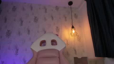 Perla online show from April 14, 11:30 pm