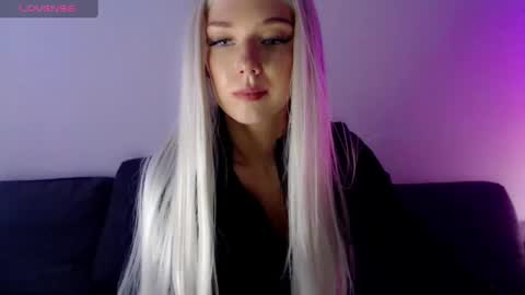 Isabella online show from January 30, 1:20 pm