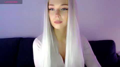Isabella online show from January 5, 1:04 pm