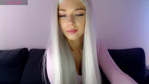 Isabella online show from February 21, 1:00 pm