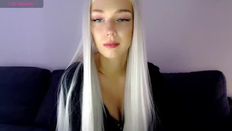 Isabella online show from January 3, 11:35 am