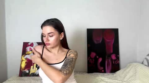 Oliver and Leona online show from November 28, 9:38 am