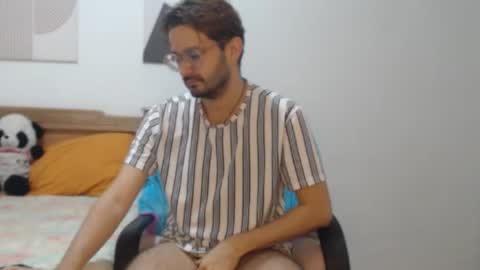 Snapshot of peter_x_annaud chatting on October 8, 11:16 am FELIPE online show from October 8, 11:16 am