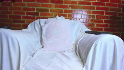 Snapshot of petite_amor chatting on February 10, 7:17 pm petite_amor online show from February 10, 7:17 pm