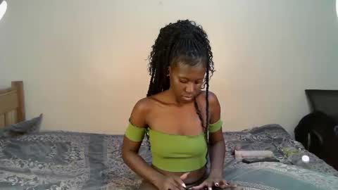 Snapshot of petite_anyaa chatting on October 19, 11:53 pm Anya online show from October 19, 11:53 pm