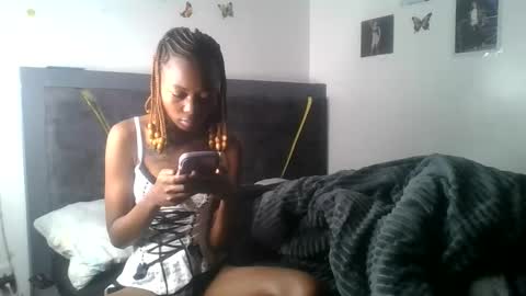 petite_queen69 online show from June 8, 3:29 am
