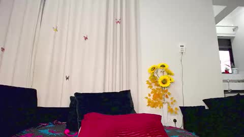 ebonyshawtypetit online show from March 11, 3:42 am