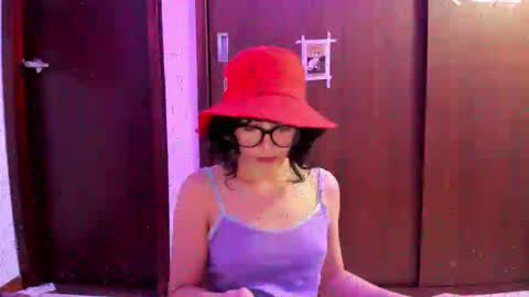 Snapshot of petitee_lunna chatting on October 12, 12:03 am Lunna online show from October 12, 12:03 am