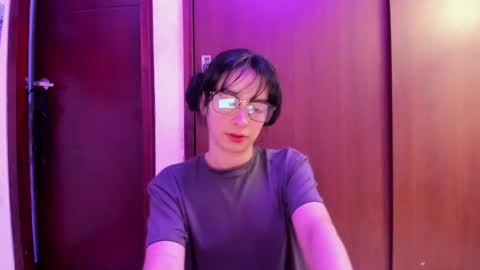 Snapshot of petitee_lunna chatting on February 23, 1:57 am Lunna online show from February 23, 1:57 am