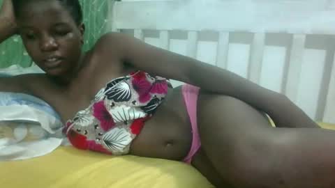 petitesweetchiq online show from September 26, 11:13 pm