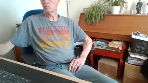 petitwilly online show from April 30, 9:03 am