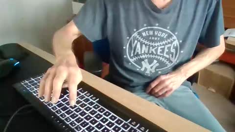 petitwilly online show from December 15, 9:38 am