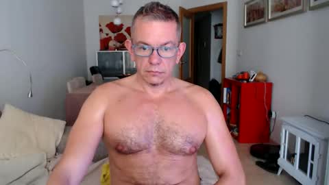 Snapshot of pg19clp4191zm chatting on October 9, 7:03 am Alex  online show from October 9, 7:03 am