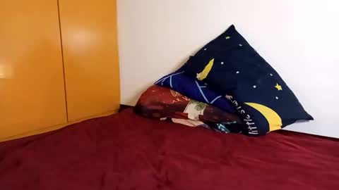 Online at weekends Friday to Sunday online show from February 22, 8:53 pm