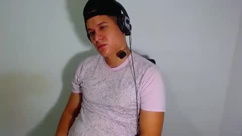 Snapshot of phoenixgnz08 chatting on March 9, 4:22 pm AdnierGnz online show from March 9, 4:22 pm