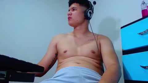 Snapshot of phoenixgnz08 chatting on February 28, 5:48 pm AdnierGnz online show from February 28, 5:48 pm