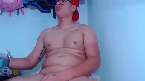 Snapshot of phoenixgnz08 chatting on September 25, 1:29 pm AdnierGnz online show from September 25, 1:29 pm