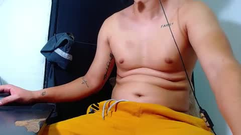 Snapshot of phoenixgnz08 chatting on February 16, 4:10 pm AdnierGnz online show from February 16, 4:10 pm