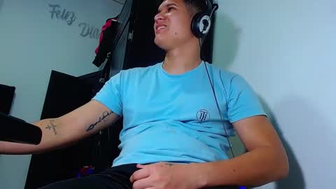 Snapshot of phoenixgnz08 chatting on March 7, 6:24 am AdnierGnz online show from March 7, 6:24 am