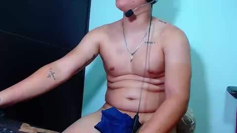 Snapshot of phoenixgnz08 chatting on February 14, 10:38 am AdnierGnz online show from February 14, 10:38 am