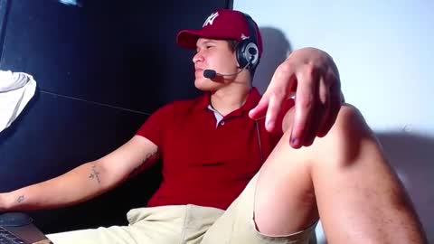 Snapshot of phoenixgnz08 chatting on February 24, 12:48 pm AdnierGnz online show from February 24, 12:48 pm