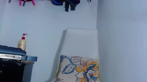 Snapshot of phoenixgnz08 chatting on September 30, 1:43 pm AdnierGnz online show from September 30, 1:43 pm