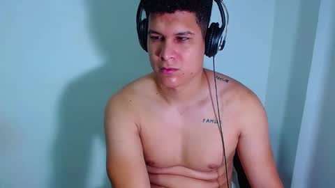 Snapshot of phoenixgnz08 chatting on March 11, 10:18 am AdnierGnz online show from March 11, 10:18 am