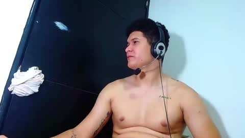 Snapshot of phoenixgnz08 chatting on February 24, 9:43 am AdnierGnz online show from February 24, 9:43 am