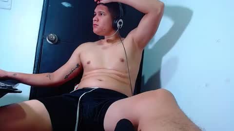 Snapshot of phoenixgnz08 chatting on February 6, 6:02 pm AdnierGnz online show from February 6, 6:02 pm