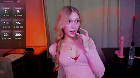 Adeline online show from June 19, 1:39 pm