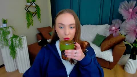 Emelie online show from June 3, 7:30 pm