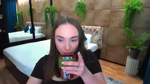 Emelie online show from March 27, 4:19 pm