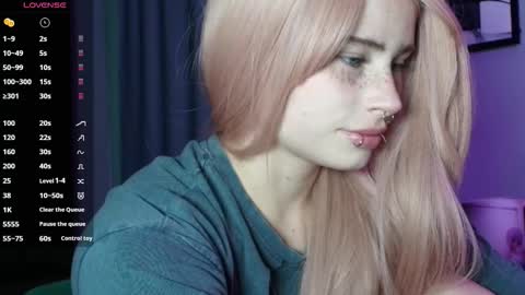 Snapshot of piera_ chatting on October 23, 7:04 pm Piera online show from October 23, 7:04 pm