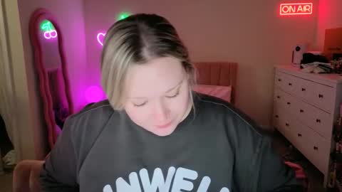 Piggy Rose online show from December 14, 11:33 pm