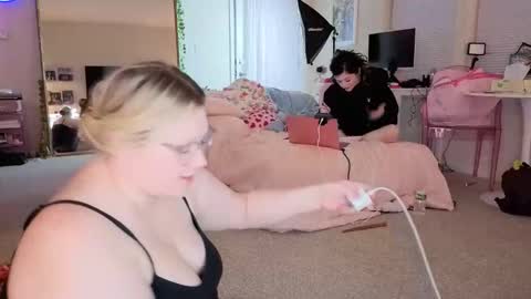 Piggy Rose online show from April 4, 3:02 am