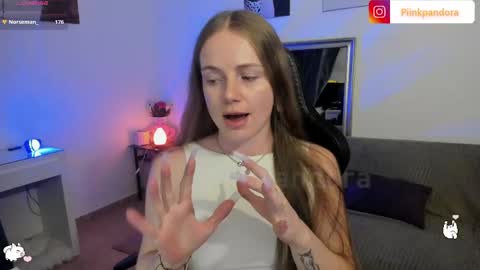 PiinkPandora online show from April 16, 9:50 pm