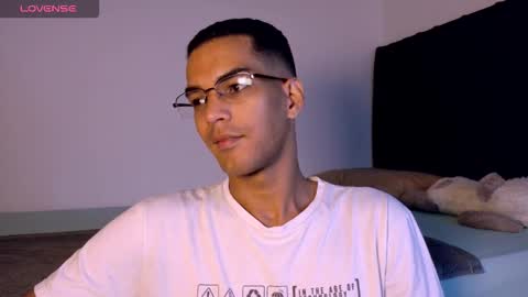 pikashuu7u7 online show from December 15, 12:06 am