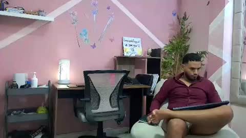 pineappleflipped online show from August 6, 3:04 am