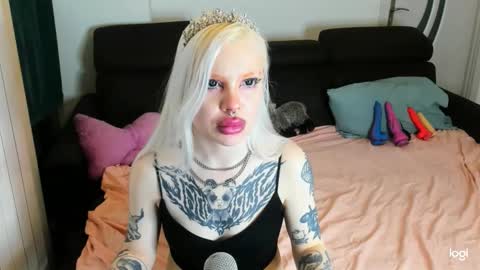 Snapshot of pinkslobber chatting on October 30, 11:49 pm Helen Goat online show from October 30, 11:49 pm